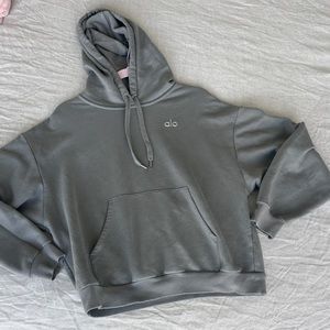 Alo yoga woman sweater